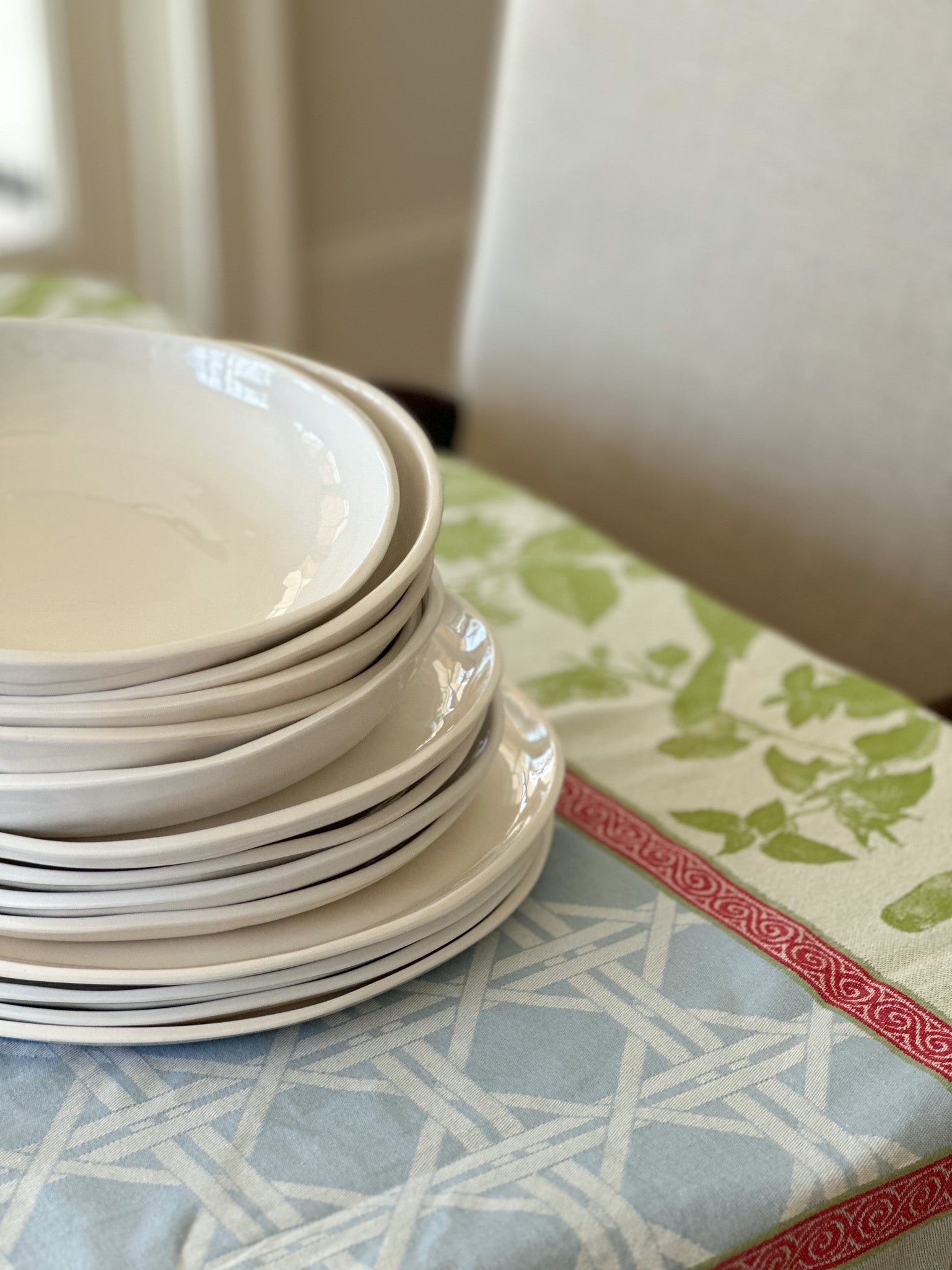 Simple Round Pasta and Soup Bowl