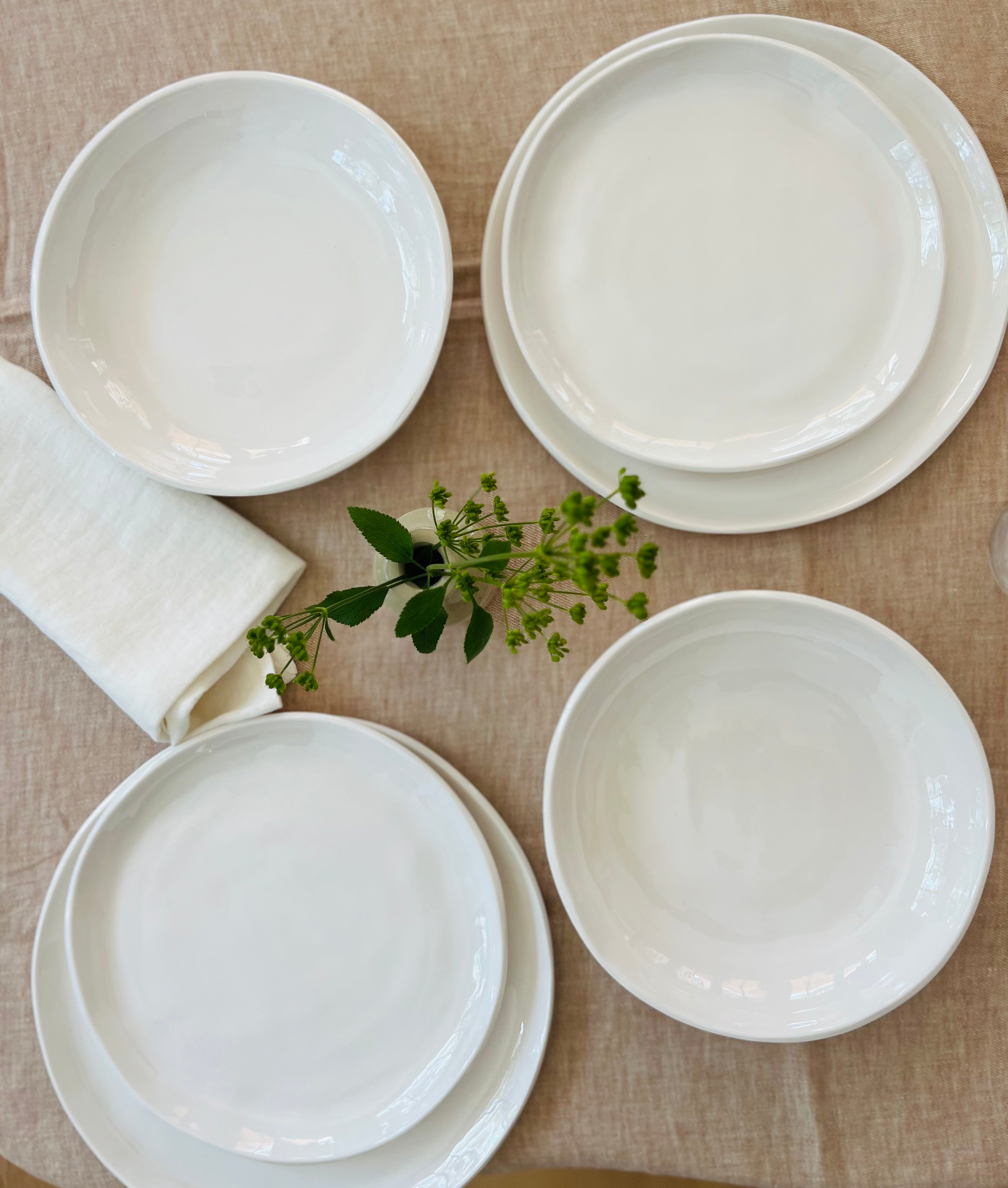 Simple Round Pasta and Soup Bowl