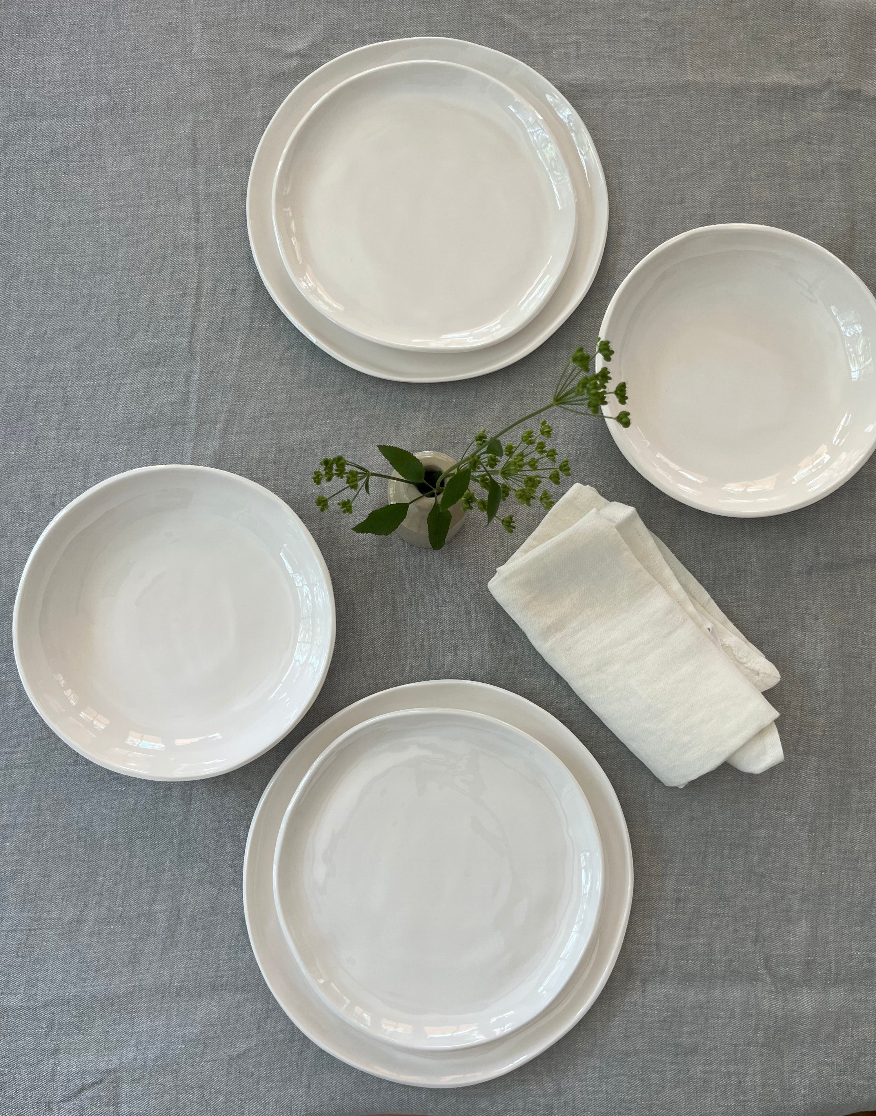 Simple Round Pasta and Soup Bowl